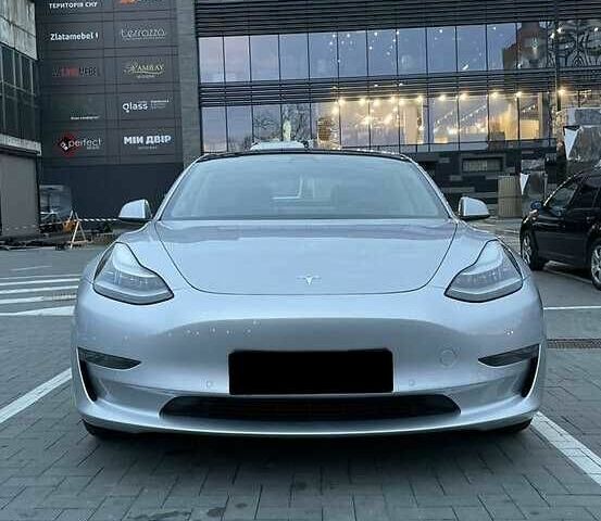 Серый Тесла Модель 3, объемом двигателя 0 л и пробегом 121 тыс. км за 11900 $, фото 1 на Automoto.ua