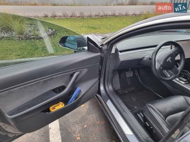 Серый Тесла Модель 3, объемом двигателя 0 л и пробегом 163 тыс. км за 17500 $, фото 4 на Automoto.ua