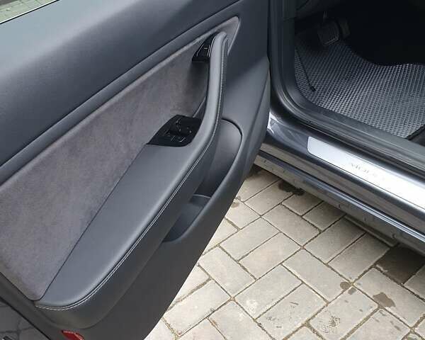 Серый Тесла Модель 3, объемом двигателя 0 л и пробегом 140 тыс. км за 16500 $, фото 10 на Automoto.ua