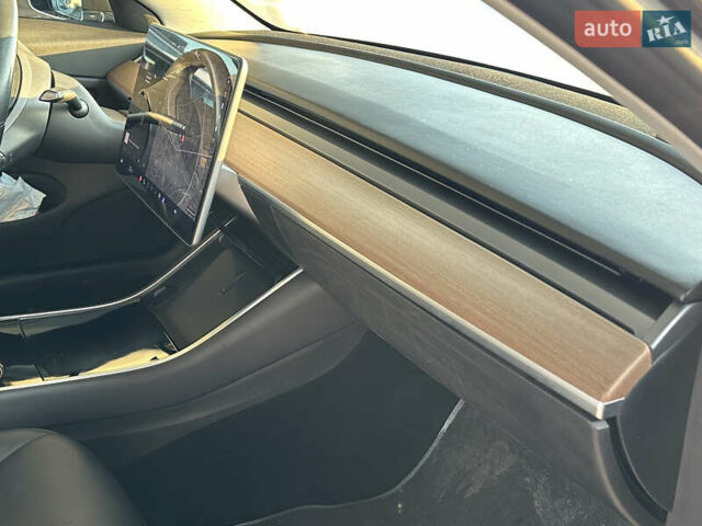 Сірий Тесла Модель 3, об'ємом двигуна 0 л та пробігом 97 тис. км за 17000 $, фото 28 на Automoto.ua