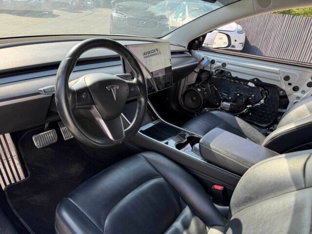 Сірий Тесла Модель 3, об'ємом двигуна 0 л та пробігом 160 тис. км за 11700 $, фото 4 на Automoto.ua