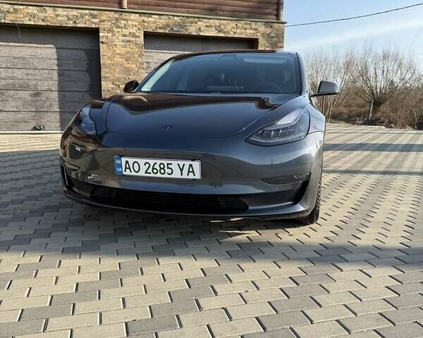 Серый Тесла Модель 3, объемом двигателя 0 л и пробегом 122 тыс. км за 15490 $, фото 3 на Automoto.ua