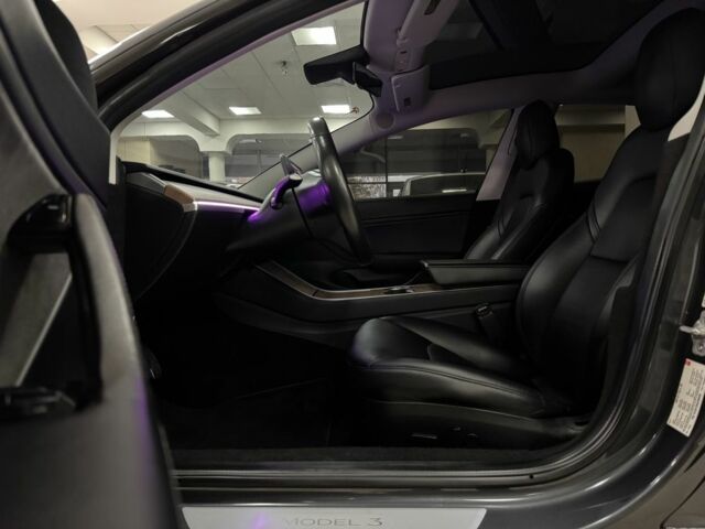 Сірий Тесла Модель 3, об'ємом двигуна 0 л та пробігом 76 тис. км за 19900 $, фото 10 на Automoto.ua