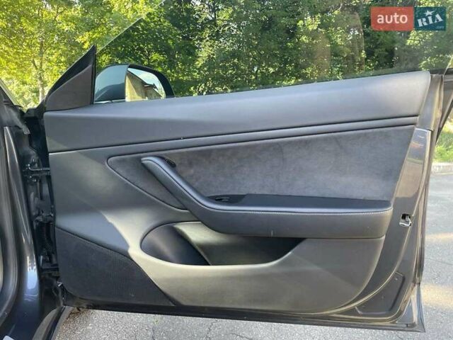 Серый Тесла Модель 3, объемом двигателя 0 л и пробегом 94 тыс. км за 18000 $, фото 33 на Automoto.ua