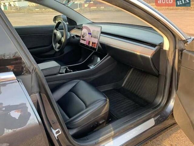 Серый Тесла Модель 3, объемом двигателя 0 л и пробегом 135 тыс. км за 18300 $, фото 8 на Automoto.ua