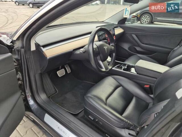 Сірий Тесла Модель 3, об'ємом двигуна 0 л та пробігом 98 тис. км за 19999 $, фото 18 на Automoto.ua