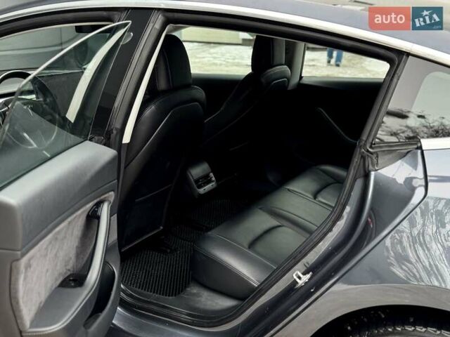 Серый Тесла Модель 3, объемом двигателя 0 л и пробегом 120 тыс. км за 17499 $, фото 14 на Automoto.ua