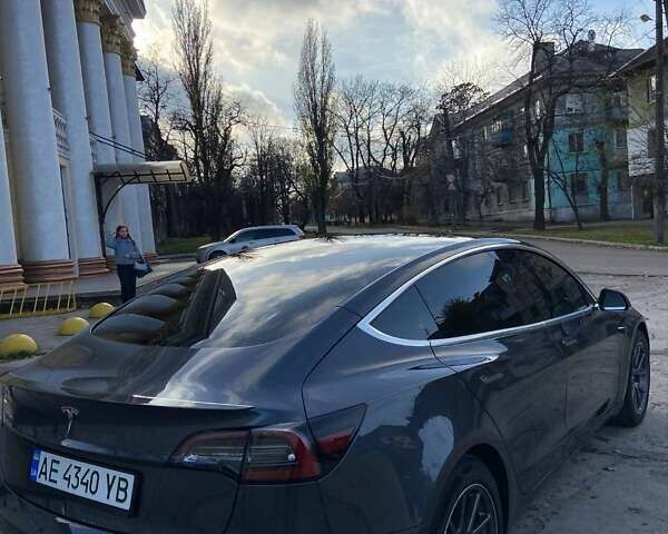 Серый Тесла Модель 3, объемом двигателя 0 л и пробегом 130 тыс. км за 17000 $, фото 4 на Automoto.ua