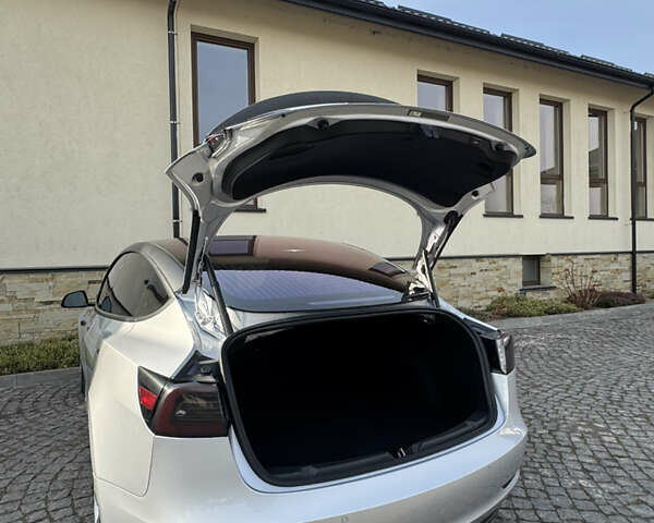 Серый Тесла Модель 3, объемом двигателя 0 л и пробегом 84 тыс. км за 17400 $, фото 53 на Automoto.ua