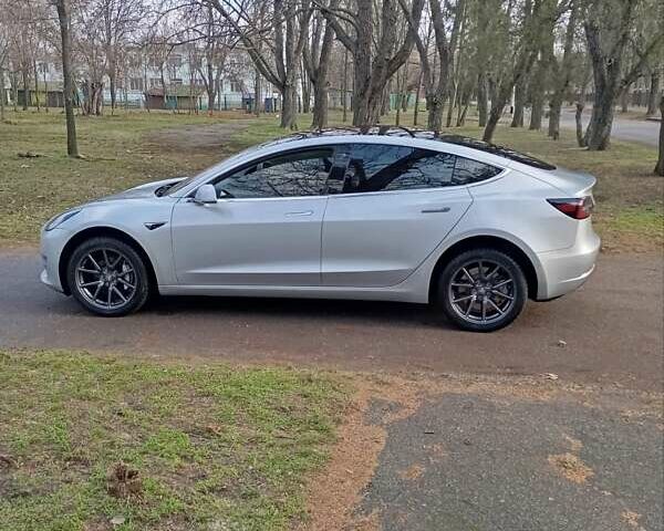 Серый Тесла Модель 3, объемом двигателя 0 л и пробегом 141 тыс. км за 17000 $, фото 4 на Automoto.ua