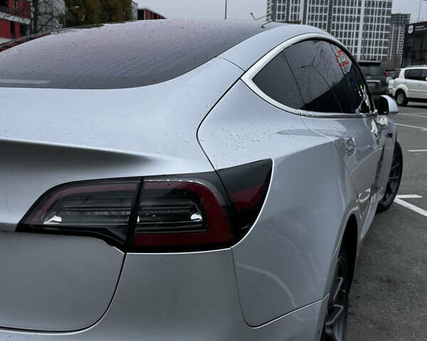 Серый Тесла Модель 3, объемом двигателя 0 л и пробегом 129 тыс. км за 16200 $, фото 5 на Automoto.ua