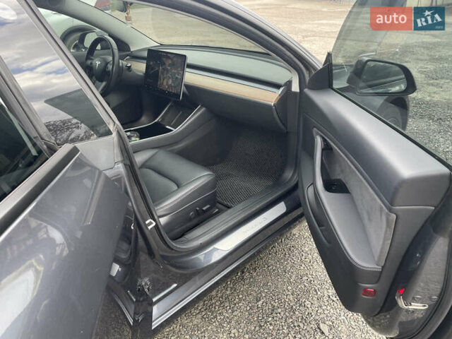 Серый Тесла Модель 3, объемом двигателя 0 л и пробегом 120 тыс. км за 19500 $, фото 9 на Automoto.ua