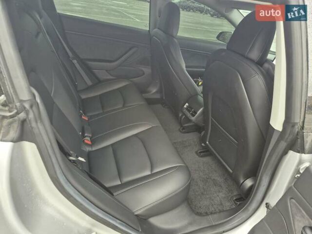 Сірий Тесла Модель 3, об'ємом двигуна 0 л та пробігом 83 тис. км за 17300 $, фото 12 на Automoto.ua