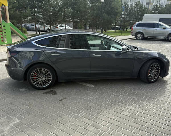 Серый Тесла Модель 3, объемом двигателя 0 л и пробегом 85 тыс. км за 16500 $, фото 4 на Automoto.ua