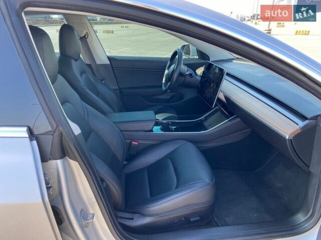 Серый Тесла Модель 3, объемом двигателя 0 л и пробегом 157 тыс. км за 17200 $, фото 5 на Automoto.ua