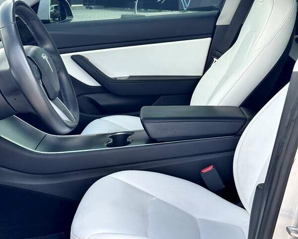 Тесла Модель 3 2018 у Львові на Automoto.ua Сірий Тесла Модель 3, об'ємом двигуна 0 л та пробігом 95 тис. км за 19400 $, фото 6 на Automoto.ua