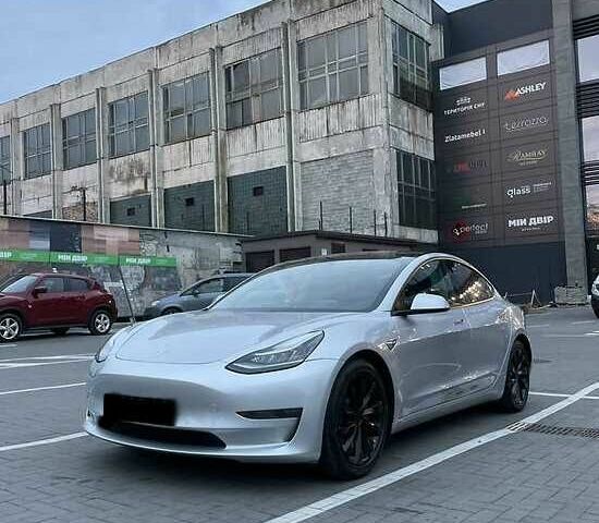 Серый Тесла Модель 3, объемом двигателя 0 л и пробегом 121 тыс. км за 11900 $, фото 3 на Automoto.ua