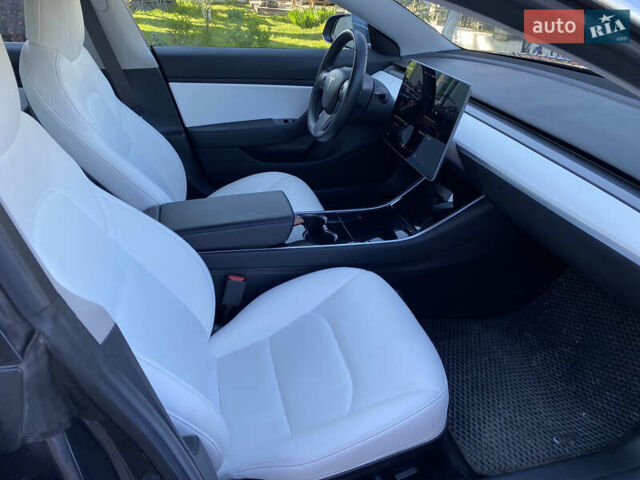 Серый Тесла Модель 3, объемом двигателя 0 л и пробегом 70 тыс. км за 20500 $, фото 6 на Automoto.ua