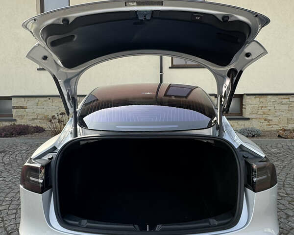 Серый Тесла Модель 3, объемом двигателя 0 л и пробегом 84 тыс. км за 17400 $, фото 52 на Automoto.ua