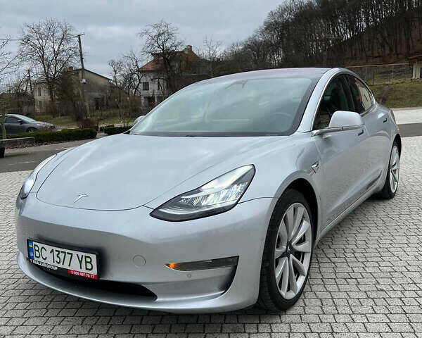 Сірий Тесла Модель 3, об'ємом двигуна 0 л та пробігом 167 тис. км за 18500 $, фото 1 на Automoto.ua