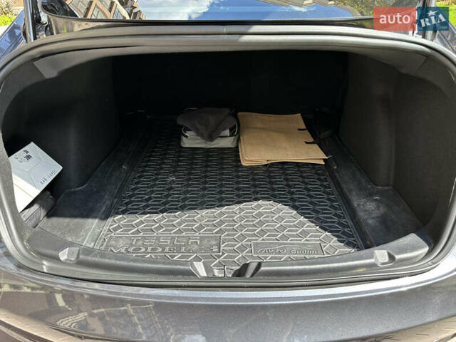 Серый Тесла Модель 3, объемом двигателя 0 л и пробегом 90 тыс. км за 17600 $, фото 41 на Automoto.ua