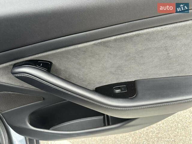 Сірий Тесла Модель 3, об'ємом двигуна 0 л та пробігом 150 тис. км за 13999 $, фото 22 на Automoto.ua