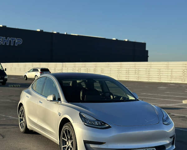 Серый Тесла Модель 3, объемом двигателя 0 л и пробегом 71 тыс. км за 17400 $, фото 1 на Automoto.ua