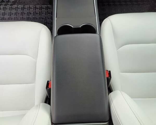 Серый Тесла Модель 3, объемом двигателя 0 л и пробегом 62 тыс. км за 16900 $, фото 17 на Automoto.ua