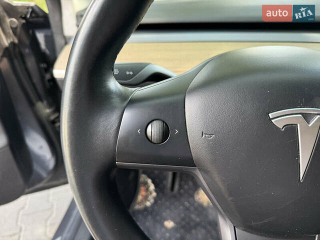 Тесла Модель 3 2018 в Киеве на Automoto.ua Серый Тесла Модель 3, объемом двигателя 0 л и пробегом 82 тыс. км за 18499 $, фото 16 на Automoto.ua