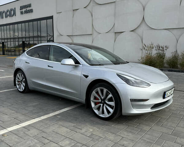 Серый Тесла Модель 3, объемом двигателя 0 л и пробегом 165 тыс. км за 15900 $, фото 4 на Automoto.ua