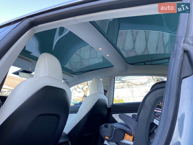 Серый Тесла Модель 3, объемом двигателя 0 л и пробегом 70 тыс. км за 20500 $, фото 9 на Automoto.ua