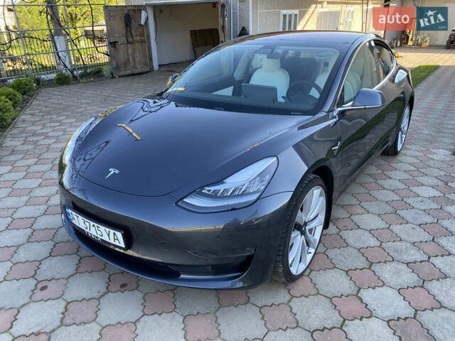Серый Тесла Модель 3, объемом двигателя 0 л и пробегом 70 тыс. км за 20500 $, фото 3 на Automoto.ua