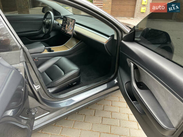 Сірий Тесла Модель 3, об'ємом двигуна 0 л та пробігом 76 тис. км за 19900 $, фото 10 на Automoto.ua