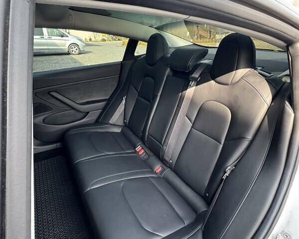 Серый Тесла Модель 3, объемом двигателя 0 л и пробегом 84 тыс. км за 17400 $, фото 49 на Automoto.ua