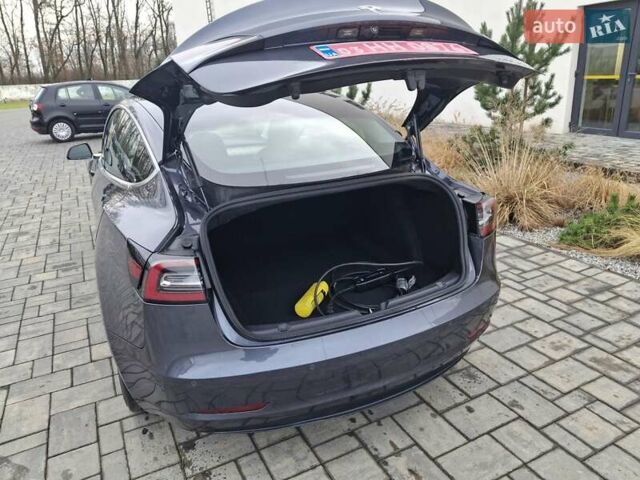 Серый Тесла Модель 3, объемом двигателя 0 л и пробегом 194 тыс. км за 14700 $, фото 8 на Automoto.ua
