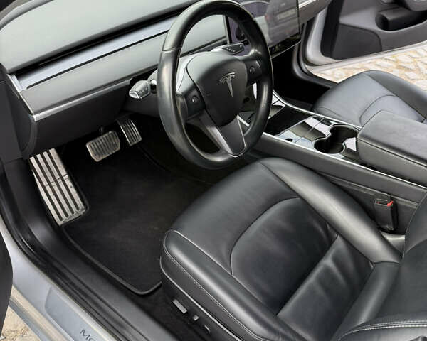 Серый Тесла Модель 3, объемом двигателя 0 л и пробегом 165 тыс. км за 15900 $, фото 12 на Automoto.ua