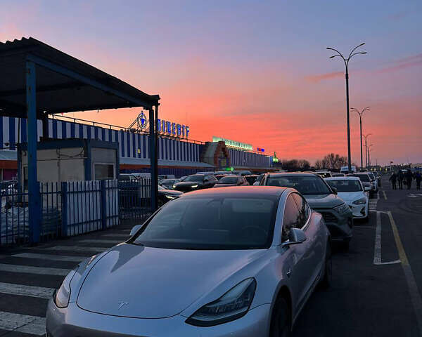 Тесла Модель 3 2018 у Києві на Automoto.ua Сірий Тесла Модель 3, об'ємом двигуна 0 л та пробігом 160 тис. км за 17000 $, фото 2 на Automoto.ua