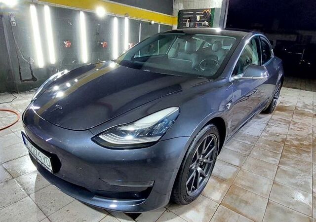 Серый Тесла Модель 3, объемом двигателя 0 л и пробегом 112 тыс. км за 19100 $, фото 2 на Automoto.ua