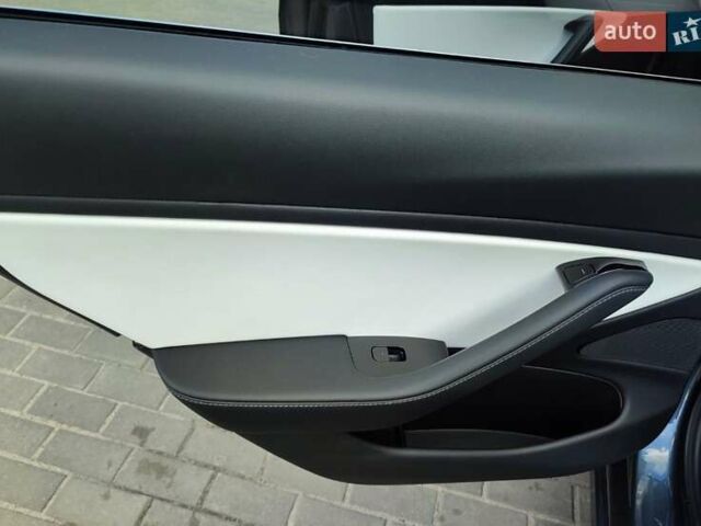 Серый Тесла Модель 3, объемом двигателя 0 л и пробегом 62 тыс. км за 16900 $, фото 19 на Automoto.ua