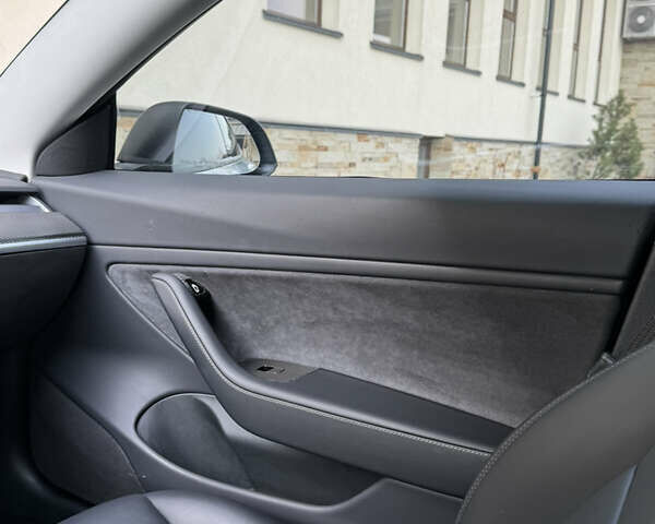 Серый Тесла Модель 3, объемом двигателя 0 л и пробегом 84 тыс. км за 17400 $, фото 39 на Automoto.ua