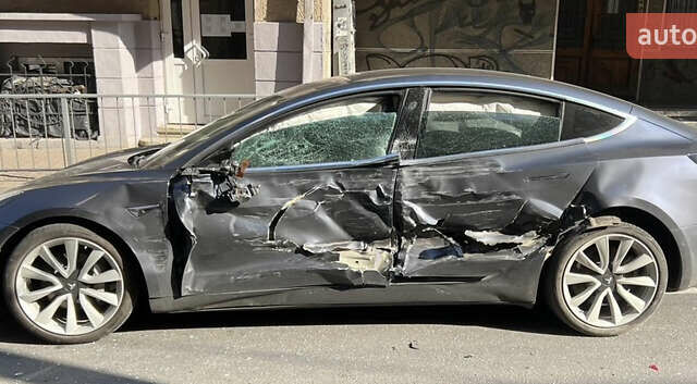 Сірий Тесла Модель 3, об'ємом двигуна 0 л та пробігом 130 тис. км за 9900 $, фото 2 на Automoto.ua