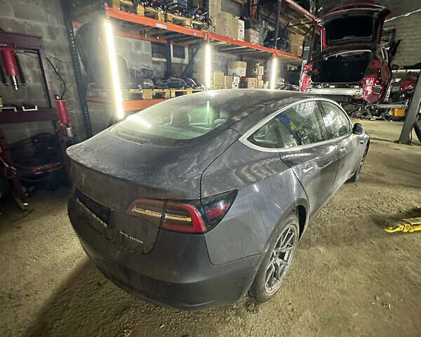 Серый Тесла Модель 3, объемом двигателя 0 л и пробегом 112 тыс. км за 19500 $, фото 3 на Automoto.ua