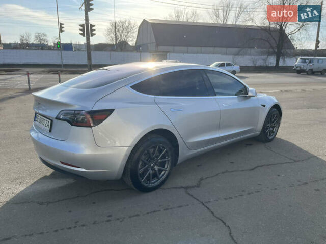 Серый Тесла Модель 3, объемом двигателя 0 л и пробегом 59 тыс. км за 16000 $, фото 1 на Automoto.ua