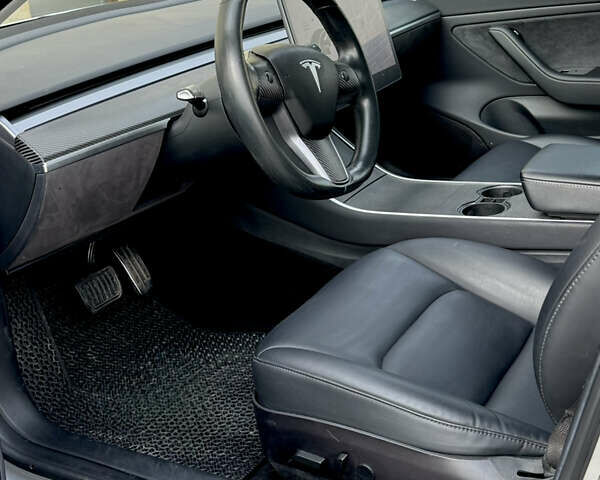 Серый Тесла Модель 3, объемом двигателя 0 л и пробегом 84 тыс. км за 17400 $, фото 28 на Automoto.ua