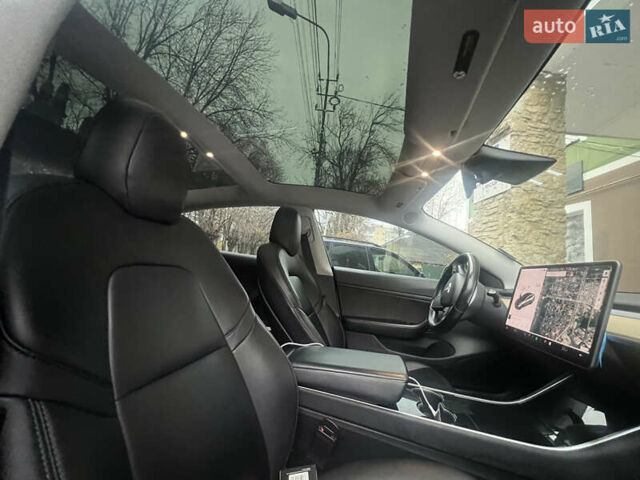 Серый Тесла Модель 3, объемом двигателя 0 л и пробегом 238 тыс. км за 14800 $, фото 7 на Automoto.ua