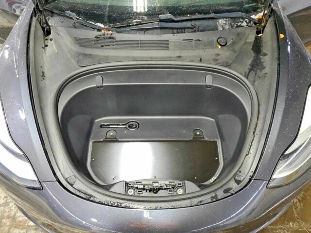 Серый Тесла Модель 3, объемом двигателя 0 л и пробегом 80 тыс. км за 3000 $, фото 10 на Automoto.ua