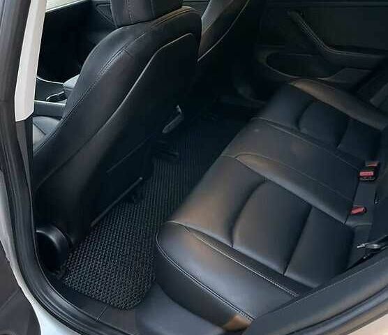 Серый Тесла Модель 3, объемом двигателя 0 л и пробегом 121 тыс. км за 11900 $, фото 14 на Automoto.ua