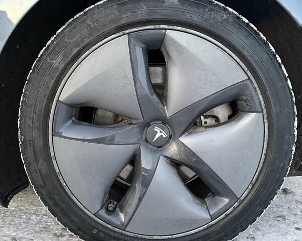 Сірий Тесла Модель 3, об'ємом двигуна 0 л та пробігом 130 тис. км за 17100 $, фото 14 на Automoto.ua