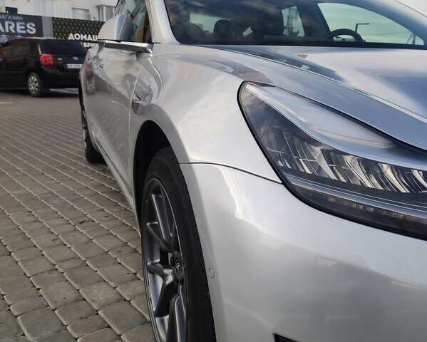 Сірий Тесла Модель 3, об'ємом двигуна 0 л та пробігом 69 тис. км за 19000 $, фото 21 на Automoto.ua