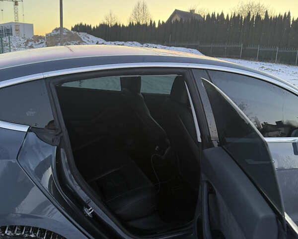 Сірий Тесла Модель 3, об'ємом двигуна 0 л та пробігом 130 тис. км за 17100 $, фото 11 на Automoto.ua